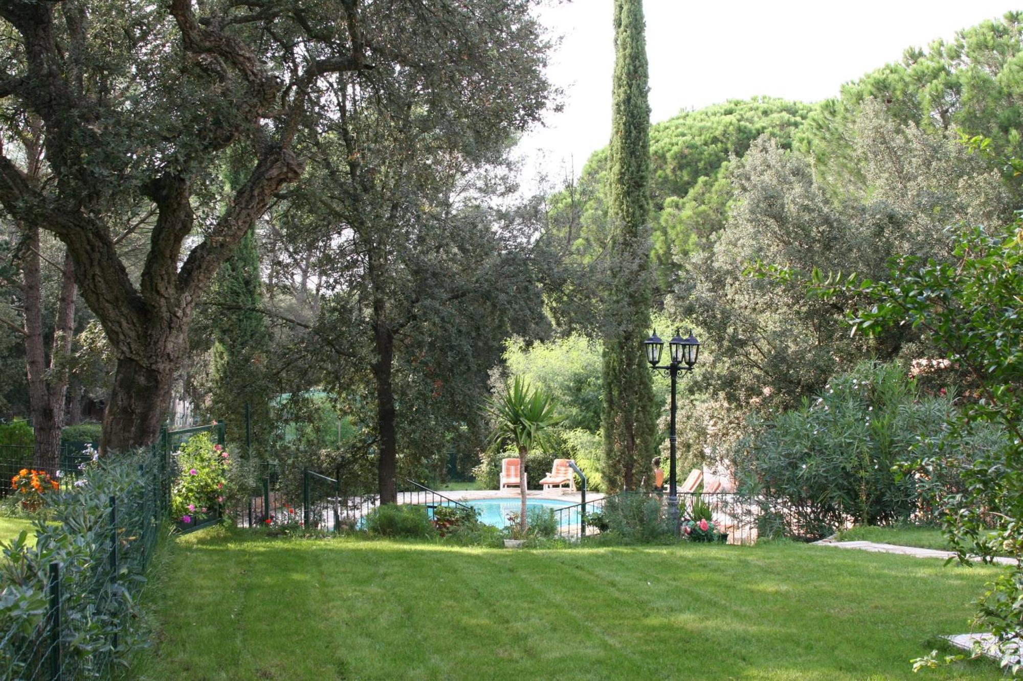 Location Villa et Studios Roquebrune-sur-Argens Exterior foto